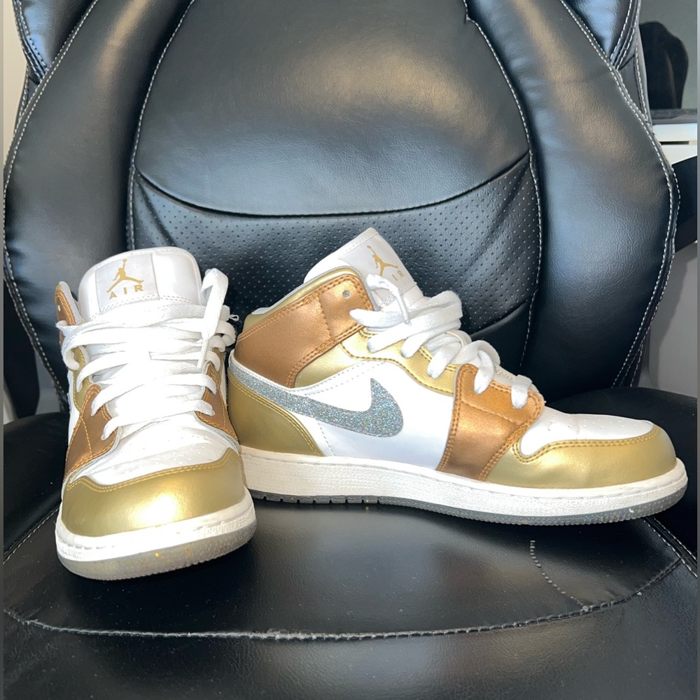 Air Jordan 1 Youth 6.5y (7 women’s)  white, gold and silver sparkle